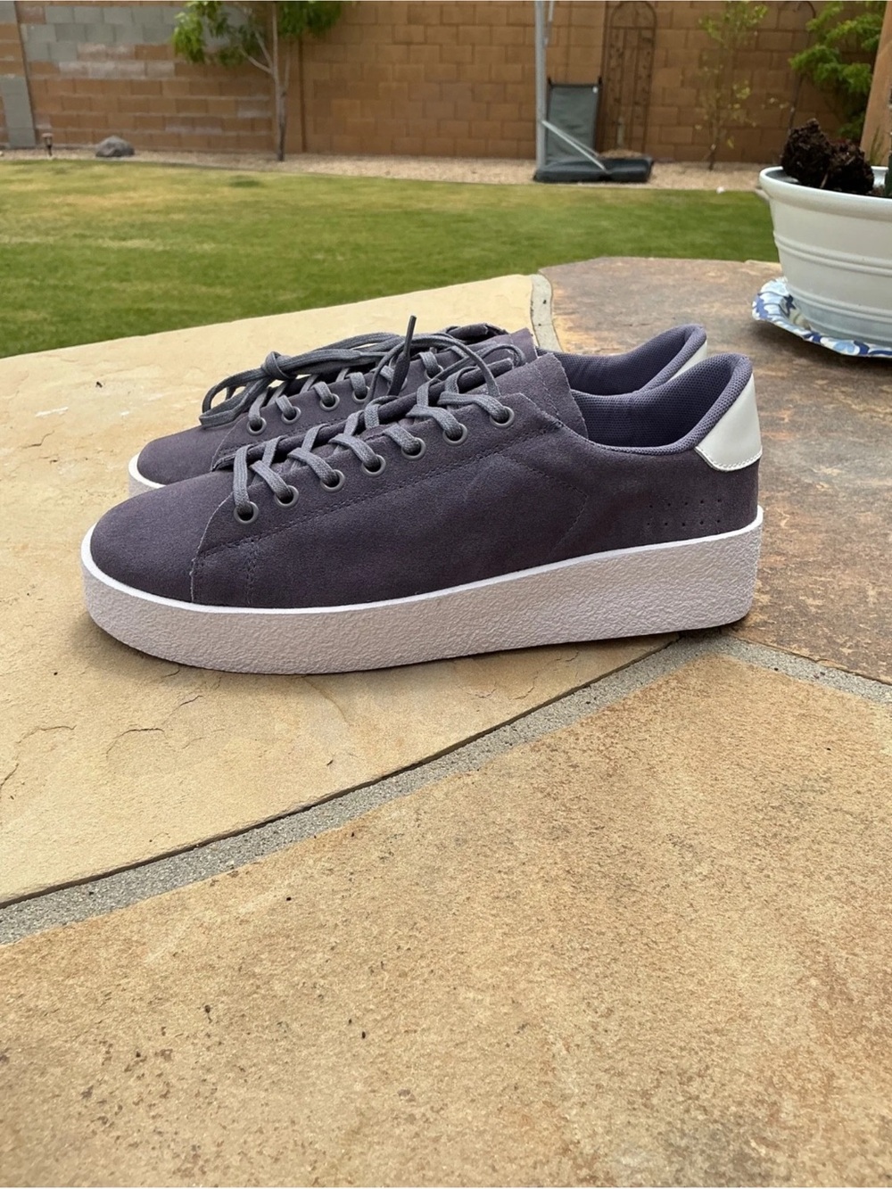 Clear weather Jones C Men's Suede Low-Top Sneakers in Shark Gray with White Heel